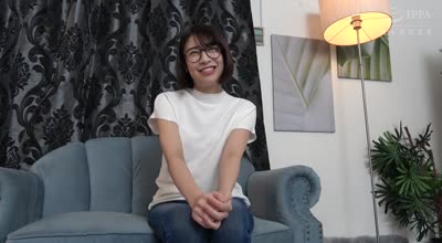 MOGK-002 貧乳剛毛地味メガネOLを、沼らせ、孕ませ、穴人形洗脳